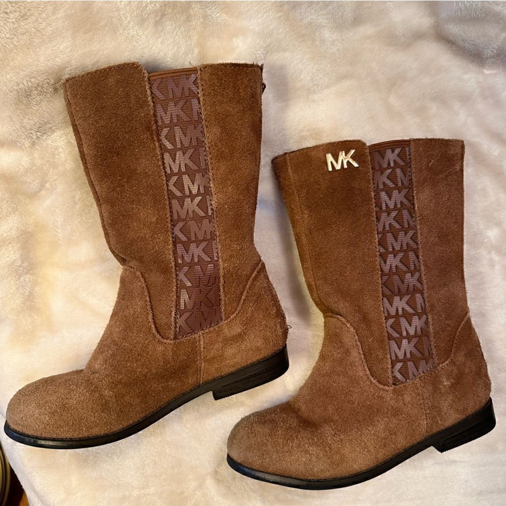 ☘️ Michael Kors boots for girls in brown leather. Really cute on.  Girls sz 10.